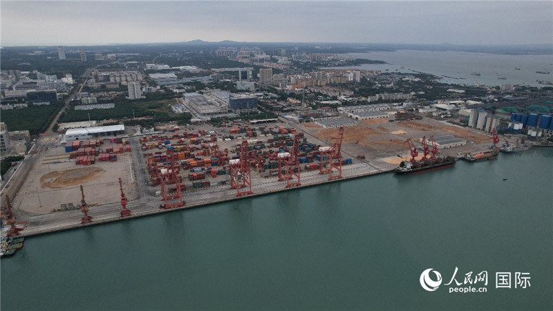 海南省儋州市洋浦國際集裝箱碼頭俯瞰圖。人民網記者孟凡盛攝