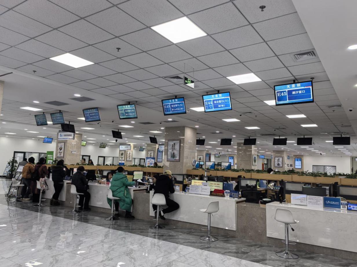 沈陽市蘇家屯區(qū)創(chuàng)新推出全程網(wǎng)辦、網(wǎng)上申辦+材料郵寄等多元辦理模式，打破傳統(tǒng)政務(wù)服務(wù)的時空限制。蘇家屯區(qū)委宣傳部供圖