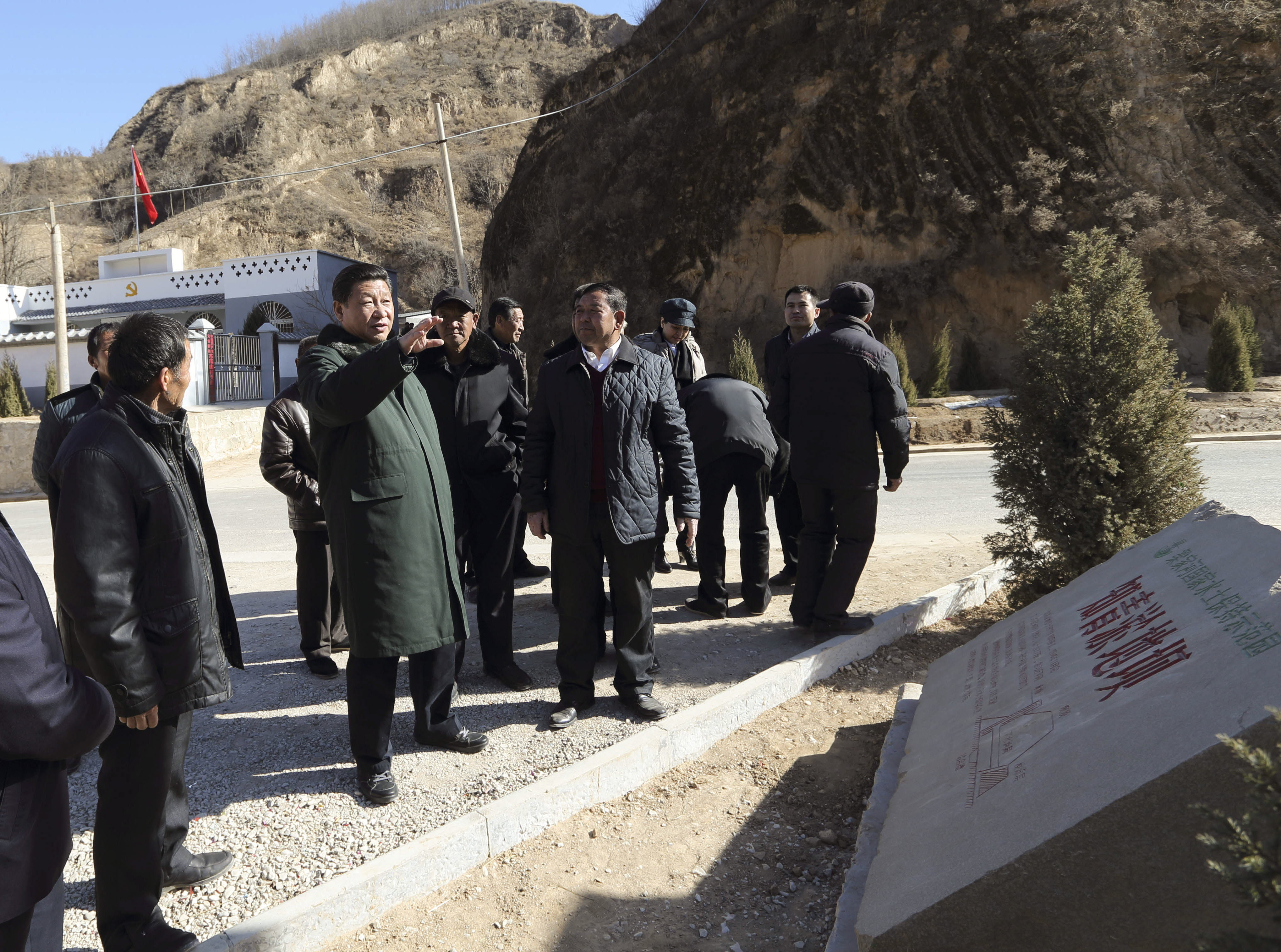 2015年春節(jié)前夕，習近平來到陜西考察調研，第一站便來到延安市延川縣梁家河村。新華社 發(fā)