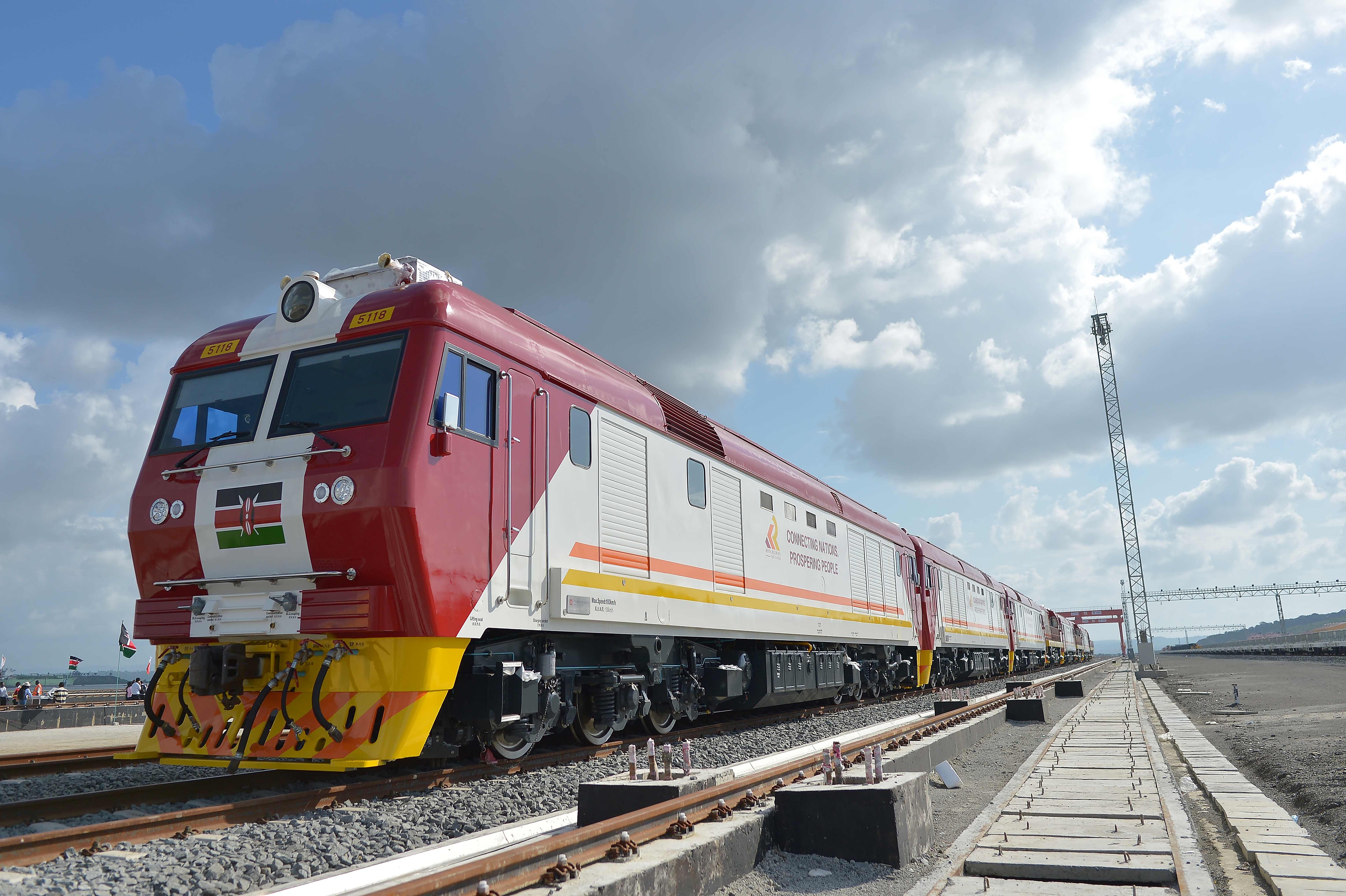 當(dāng)?shù)貢r(shí)間2017年5月30日，肯尼亞蒙巴薩，連接肯尼亞港口城市蒙巴薩和首都內(nèi)羅畢的蒙內(nèi)鐵路正式竣工通車。