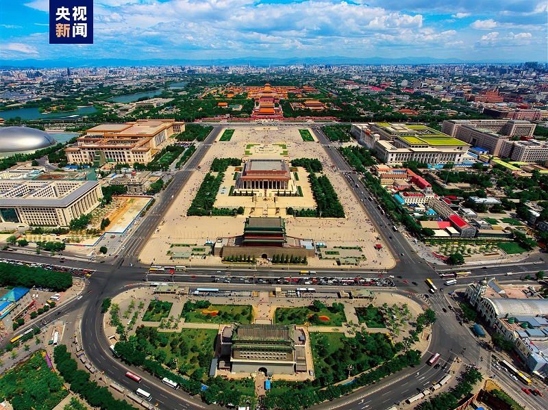 △全長7.8公里的北京中軸線上，分布有鐘鼓樓、景山、故宮等15處遺產(chǎn)構(gòu)成要素。