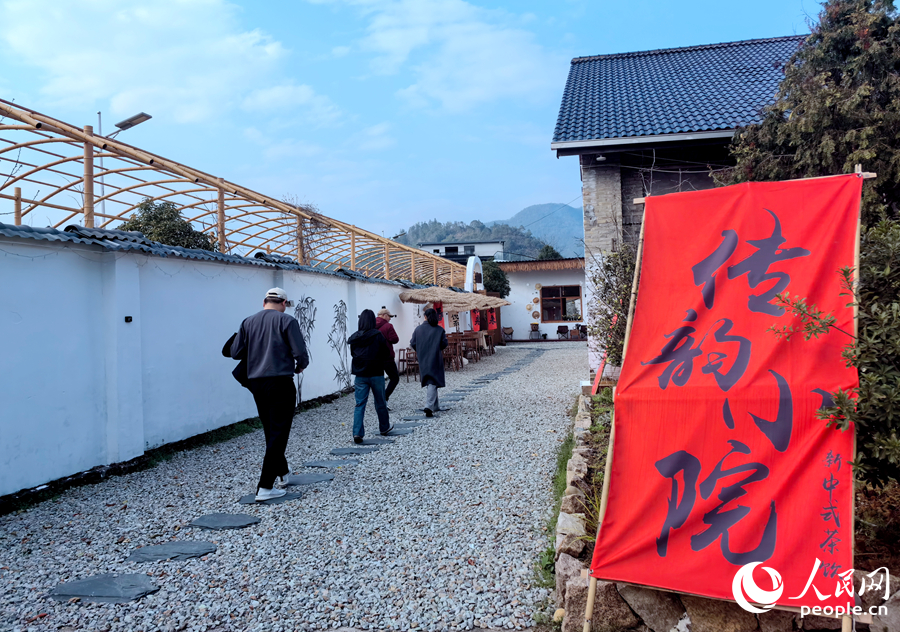 舊茶廠改造后的“傳韻小院”新中式茶館。人民網(wǎng)記者 林曉麗攝