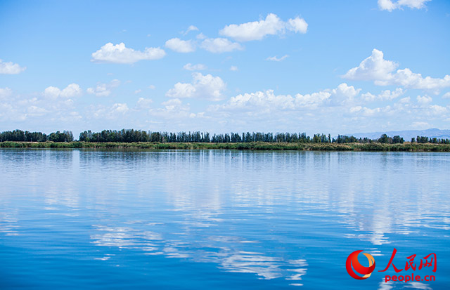 烏梁素海風景秀美。人民網(wǎng) 孟佳澍攝