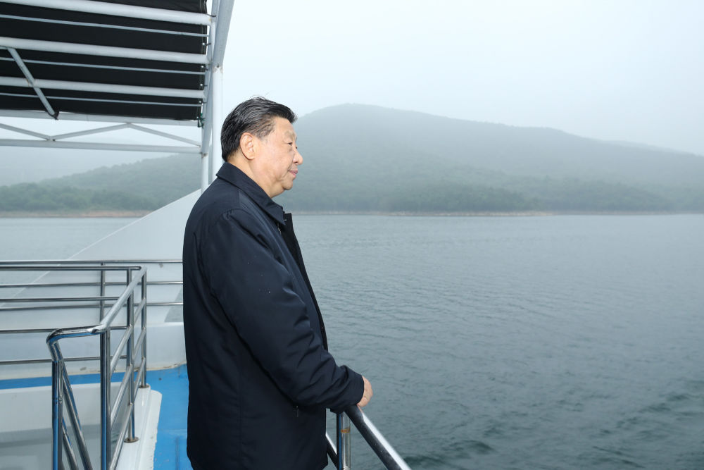 2021年5月13日下午，習(xí)近平總書記在河南南陽(yáng)乘船考察丹江口水庫(kù)。