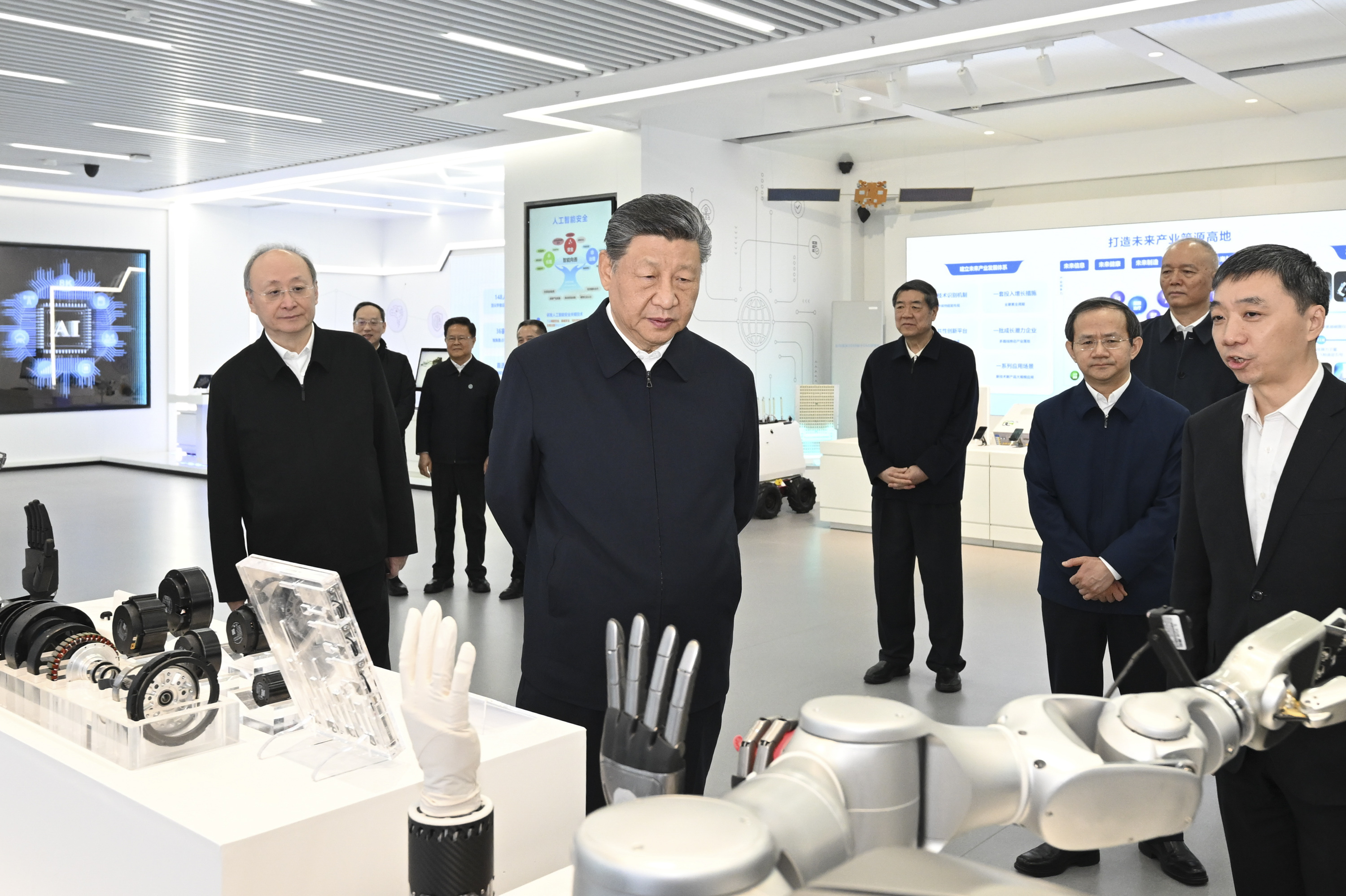 △ 2026年2月9日，習(xí)近平總書記在位于北京亦莊的國家信創(chuàng)園考察。