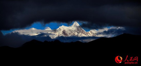 南迦巴瓦峰遠(yuǎn)眺。次仁羅布 攝