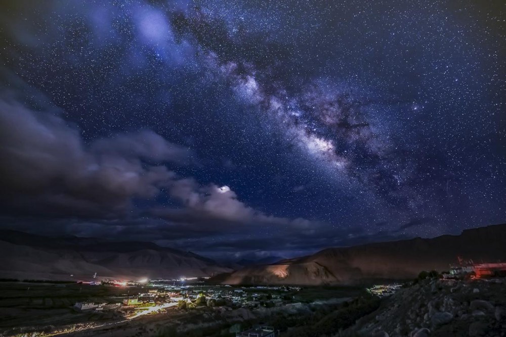 絕美星河。貢覺群培攝
