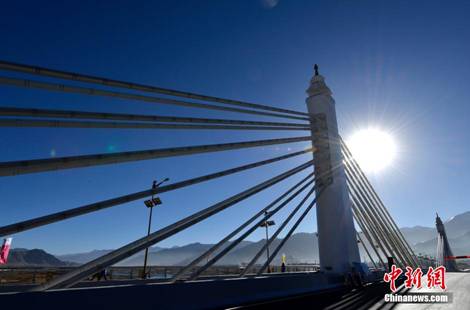 8圖 2013年11月27日納金大橋通車(chē)儀式。圖片來(lái)源：中新社。.jpg