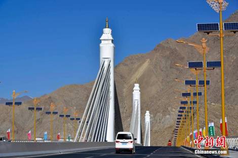 9圖 2013年11月27日納金大橋通車(chē)儀式。圖片來(lái)源：中新社。.jpg