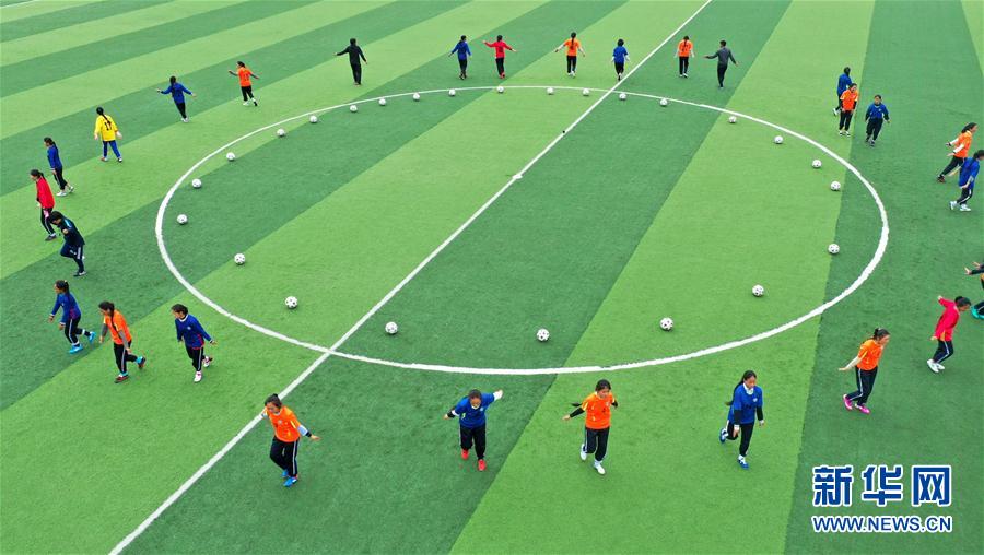 （體育·專題）（19）足球——踢球吧！草原女孩