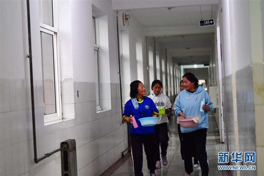 （體育·專題）（23）足球——踢球吧！草原女孩