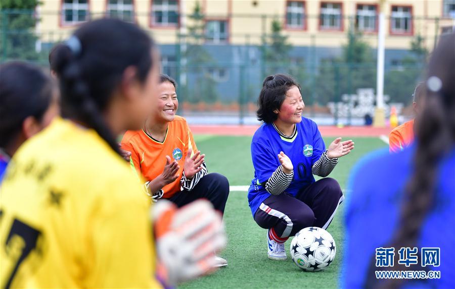 （體育·專題）（15）足球——踢球吧！草原女孩