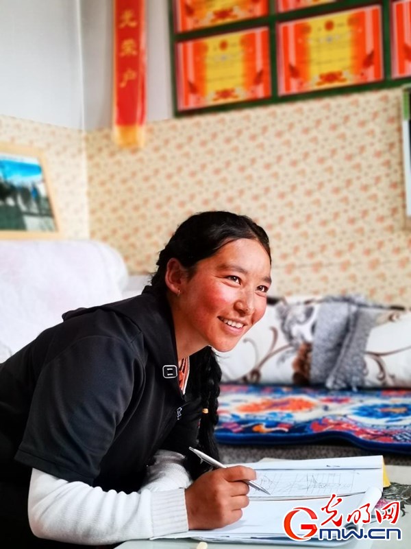 挪窮窩，拔窮根——青海澤庫(kù)移民安置點(diǎn)里的新生活