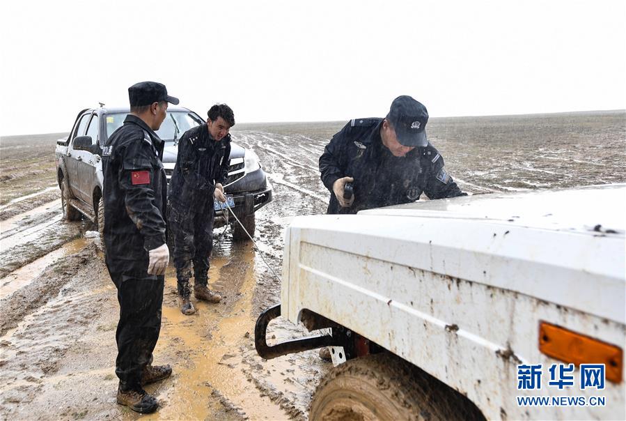 （圖文互動）（4）記者手記：可可西里，“挪”向“藏羚羊大產(chǎn)房”的14個半小時