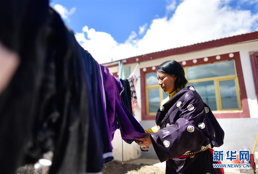 （走向我們的小康生活）（3）青?，敹啵狐S河源的幸福村