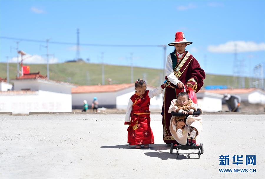 （走向我們的小康生活）（6）青?，敹啵狐S河源的幸福村