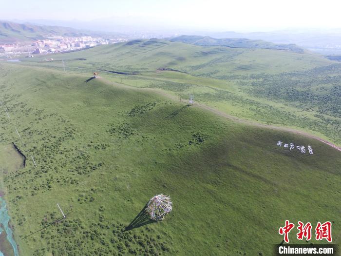 拍攝于2017年6月的甘南當周草原。(資料圖) 楊艷敏 攝