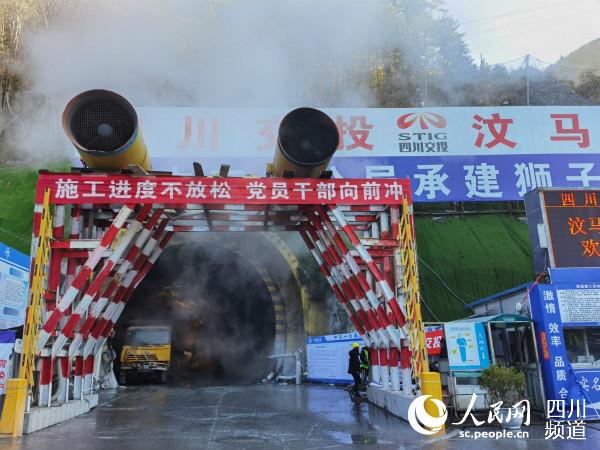 獅子坪隧道口。郭瑩 攝