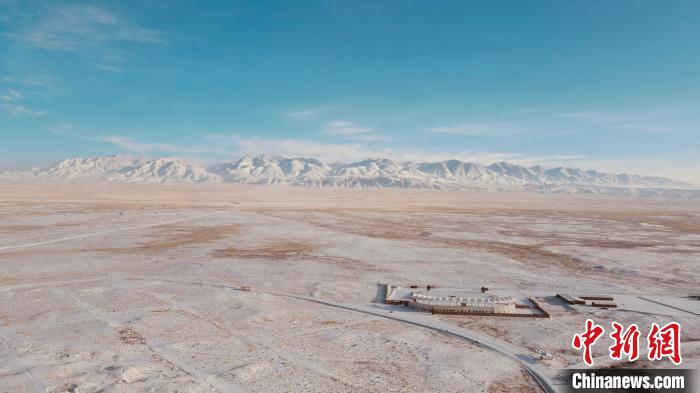 圖為冬季茶卡天空壹號景區(qū)?！±罱瓕?攝