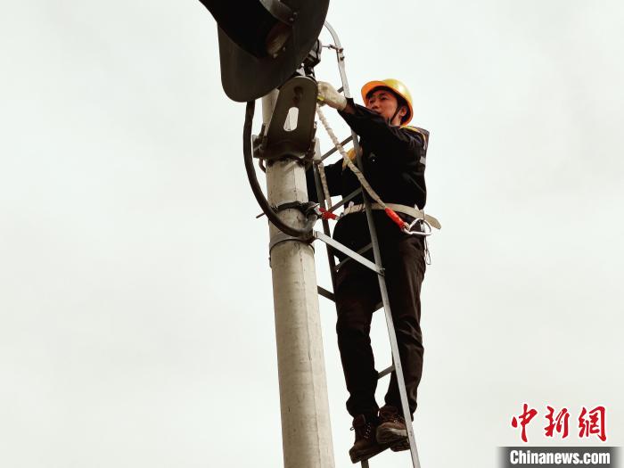 青?！胺蚱迿n”攜手守護(hù)“天路”平安