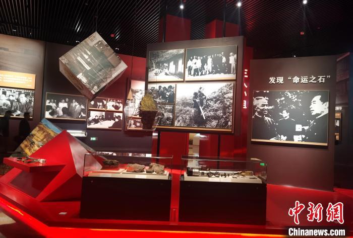 圖為紀(jì)念館內(nèi)部一角?！《∮衩?攝