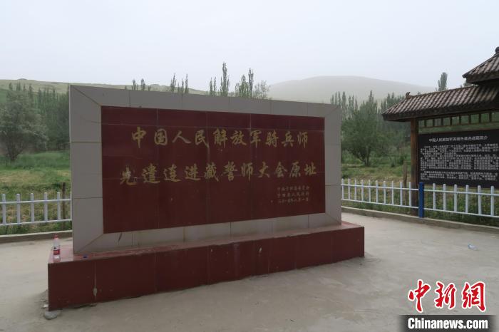 圖為進(jìn)藏先遣英雄連誓師地原址?！畛坛?攝