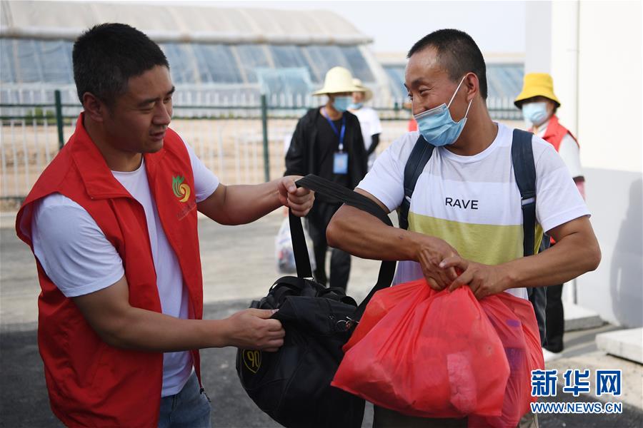 （新華全媒+）（21）千里“挪窩”，踏實(shí)開啟新生活