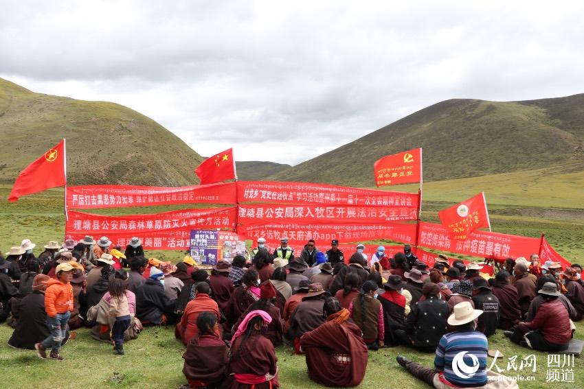 草地上宣講。巴登攝