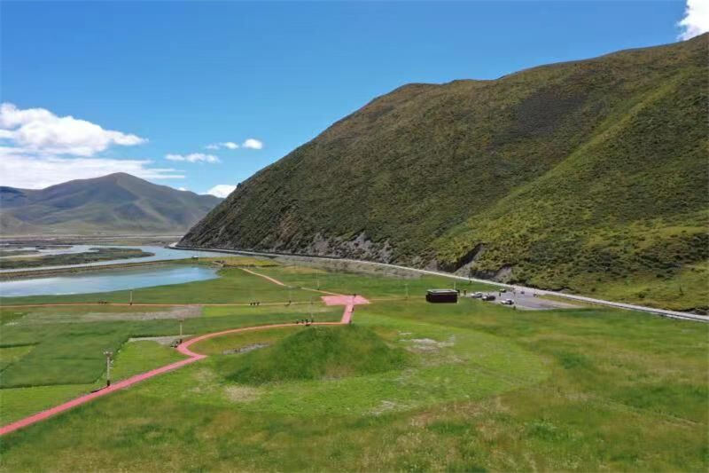 宜牛二村砂場(chǎng)生態(tài)修復(fù)后狀況。甘孜州石渠生態(tài)環(huán)境局供圖