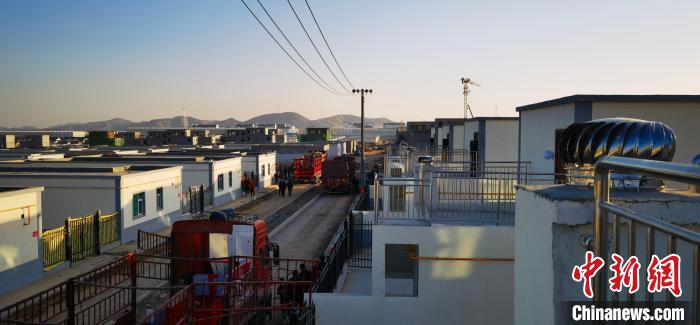 圖為蘭州新區(qū)移民安置區(qū)?！∥航ㄜ?攝