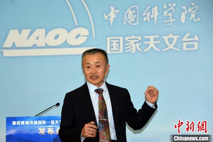 中科院國(guó)家天文臺(tái)冷湖基地首席研究員鄧?yán)畈沤榻B冷湖選址相關(guān)情況。　<a target='_blank' href='/'><p  align=