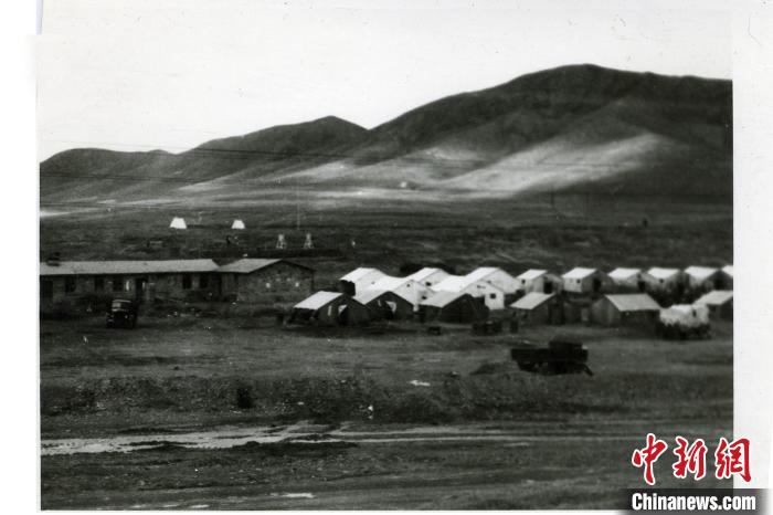 圖為20世紀(jì)70年代風(fēng)火山觀測(cè)站科學(xué)城。(資料圖) 中鐵西北科學(xué)研究院供圖