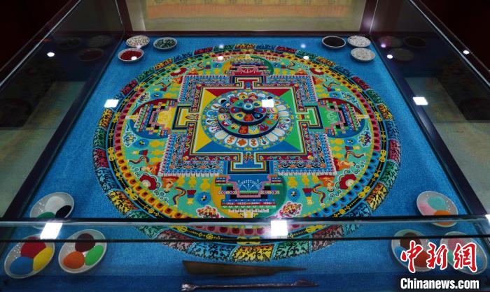 圖為藏醫(yī)藥佛壇城?！●R銘言 攝