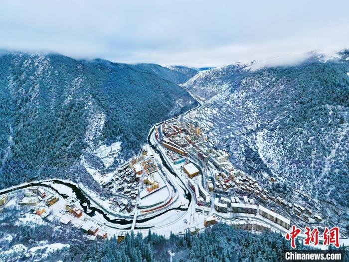 壤塘的雪后美景。　壤塘縣融媒體中心供圖