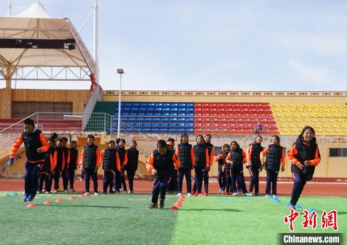 圖為孩子們正在進(jìn)行訓(xùn)練?！●R銘言 攝