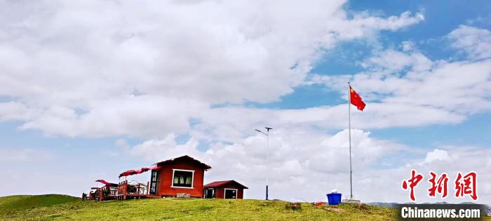 圖為地處同仁市加吾鄉(xiāng)東維村的農(nóng)家樂?！⑿憔?攝