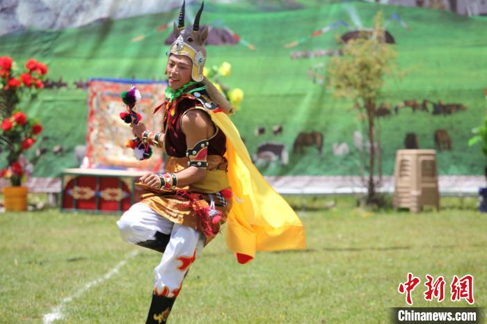 圖為演出人員表演現(xiàn)場(chǎng)?！“喱斂h文體旅游廣電局 供圖