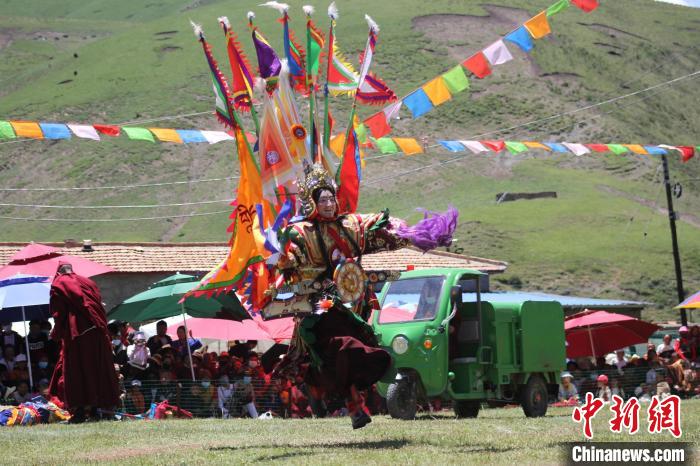 圖為表演現(xiàn)場(chǎng)?！“喱斂h文體旅游廣電局 供圖