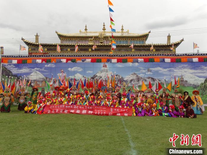 圖為全體演員合影?！“喱斂h文體旅游廣電局 供圖