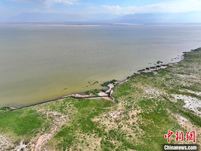 圖為航拍都蘭湖國(guó)家濕地公園?！∑钤鲚?攝