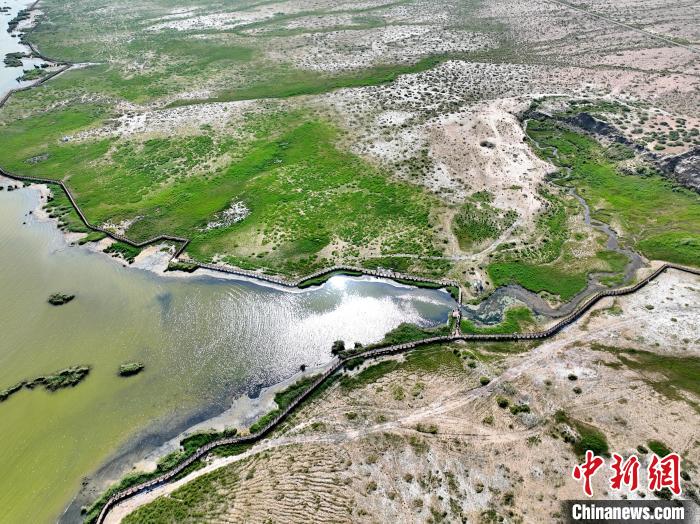 圖為航拍都蘭湖國(guó)家濕地公園?！∑钤鲚?攝