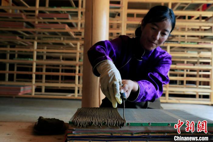 擠壓成香?！⊥趵?攝