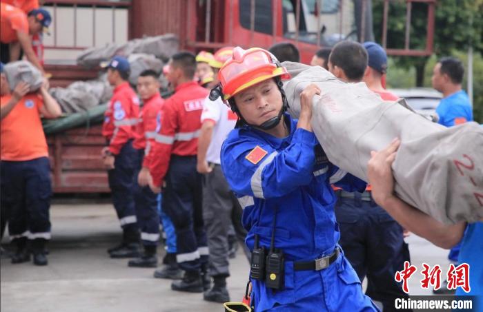 從汶川到瀘定，14年來他們依舊“在現場”
