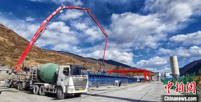 T梁發(fā)運(yùn)現(xiàn)場(chǎng)?！≈需F八局 供圖