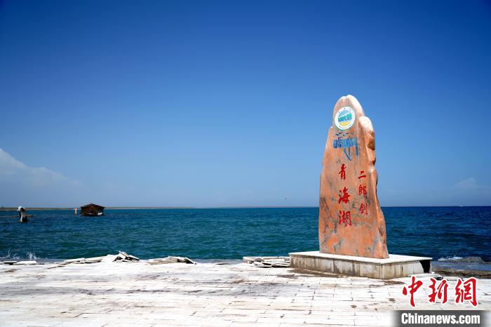 圖為青海湖景區(qū)一角?！O睿 攝