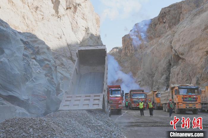 圖為大壩填筑現(xiàn)場。　水電四局供圖