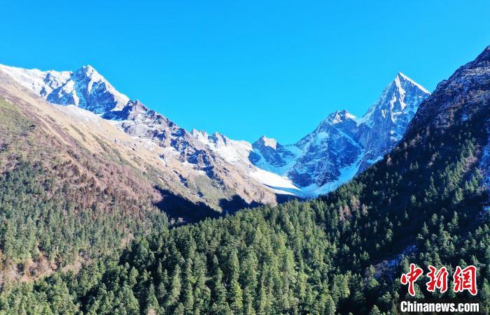 畢棚溝景區(qū)風(fēng)光?！“苍?攝