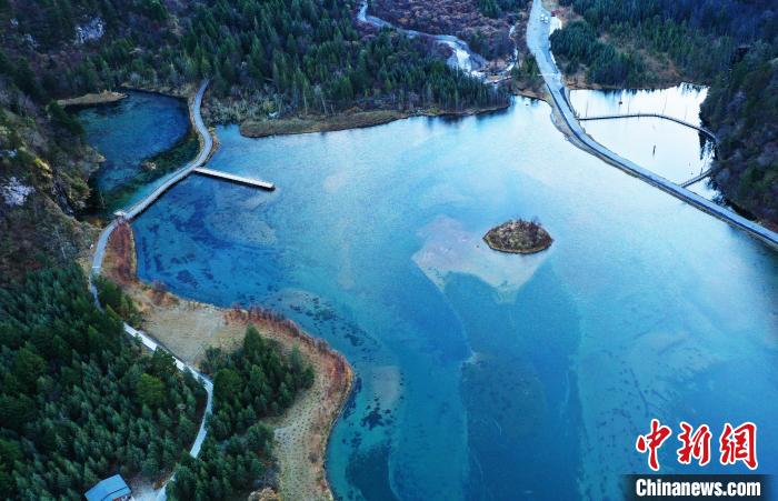 畢棚溝景區(qū)風(fēng)光?！“苍?攝