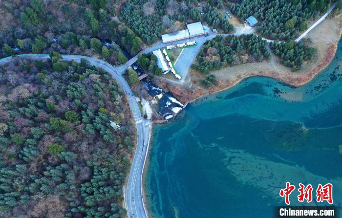 畢棚溝景區(qū)風(fēng)光?！“苍?攝