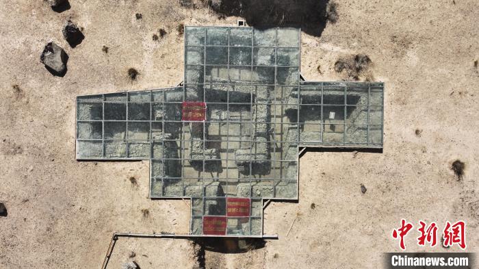 圖為被稱為“九層妖塔”的熱水墓群一號(hào)大墓?！●R銘言 攝